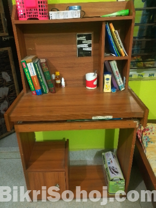 কম্পিউটার টেবিল/ পড়ার টেবিল বিক্রি করতে চাই